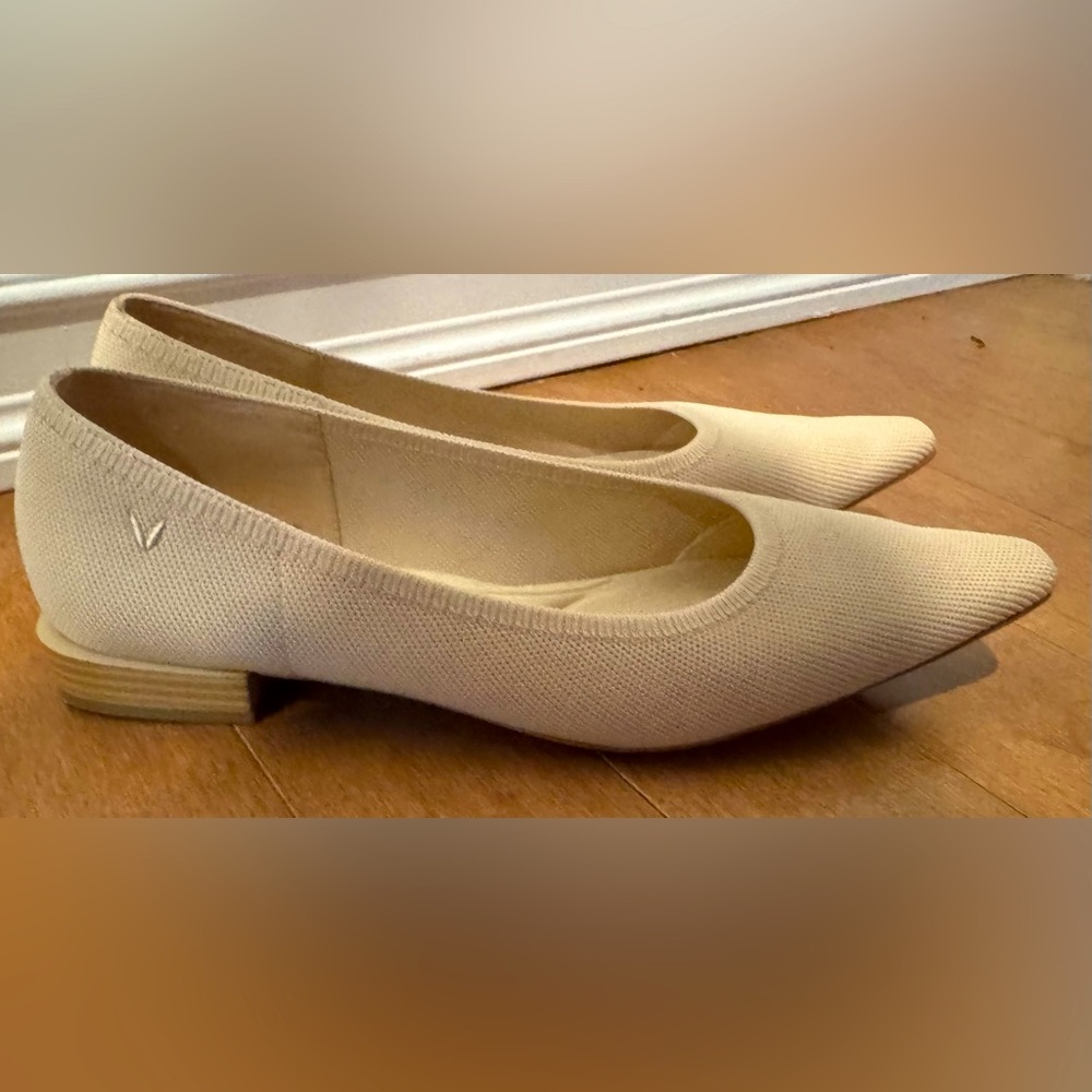 Vivaia mini pro almond square padded slip on office street walking office 10.5